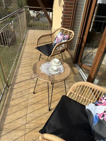 Meble na balkon w bloku z technorattanu boho