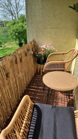 Meble na balkon w bloku z technorattanu boho
