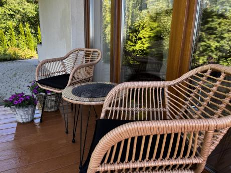 Meble na balkon w bloku z technorattanu boho