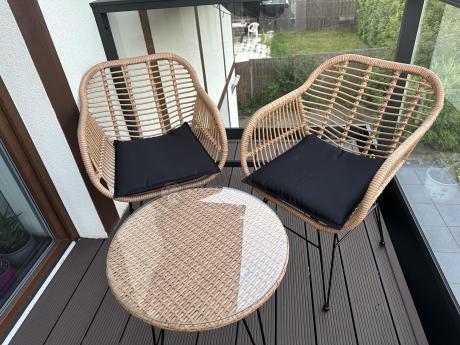 Meble na balkon w bloku z technorattanu boho