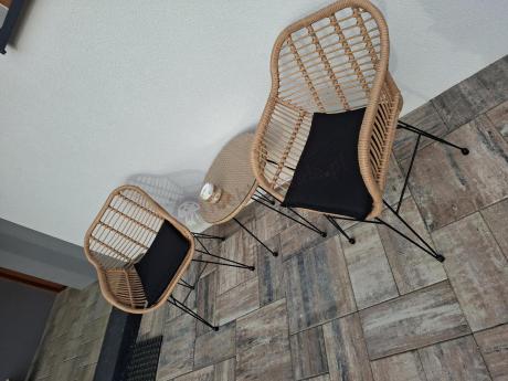Meble na balkon w bloku z technorattanu boho