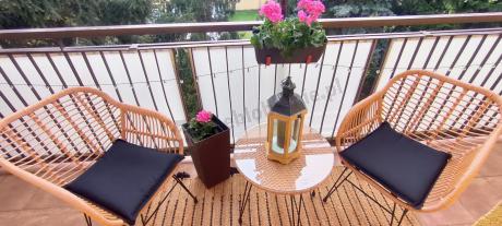 Meble na balkon w bloku z technorattanu boho