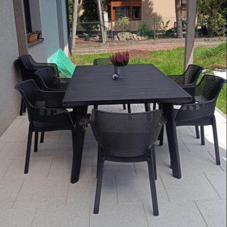 Meble na taras Kantara Modern, stół rozkładany 160-240 cm i 8 sztaplowanych krzeseł