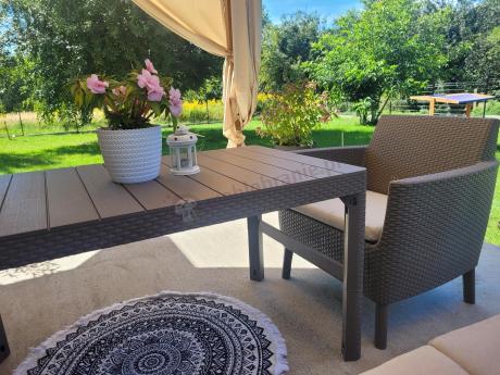 Meble na taras z regulowanym stołem S3L Cappuccino