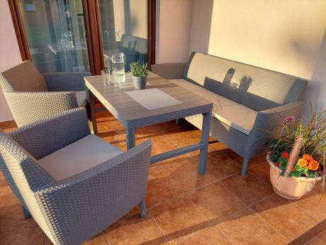 Meble na taras z regulowanym stołem S3L Cappuccino