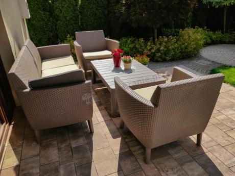 Meble na taras z regulowanym stołem S3L Cappuccino