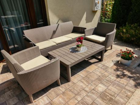 Meble na taras z regulowanym stołem S3L Cappuccino