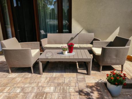 Meble na taras z regulowanym stołem S3L Cappuccino