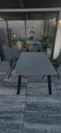 Meble obiadowe na taras dla 10 osób Kantara z jasnoszarym rozkładanym stołem 241cm i grafitowymi krzesłami