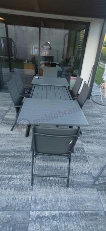 Meble obiadowe na taras dla 10 osób Kantara z jasnoszarym rozkładanym stołem 241cm i grafitowymi krzesłami