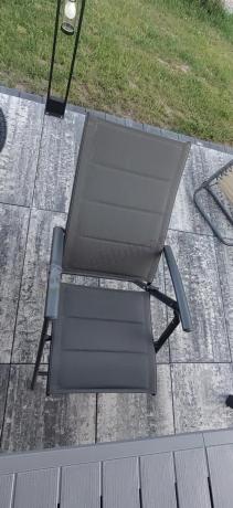 Meble obiadowe na taras dla 10 osób Kantara z jasnoszarym rozkładanym stołem 241cm i grafitowymi krzesłami