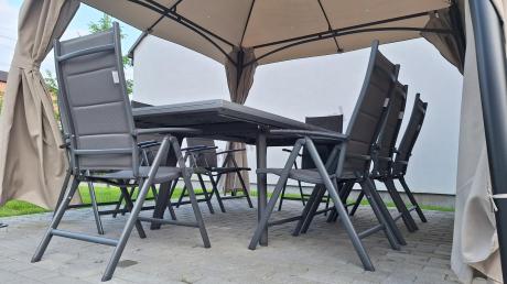 Meble obiadowe na taras dla 10 osób Kantara z jasnoszarym rozkładanym stołem 241cm i grafitowymi krzesłami