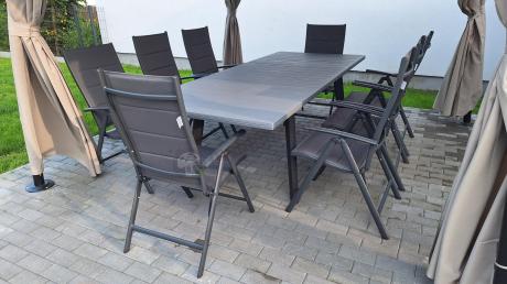 Meble obiadowe na taras dla 10 osób Kantara z jasnoszarym rozkładanym stołem 241cm i grafitowymi krzesłami
