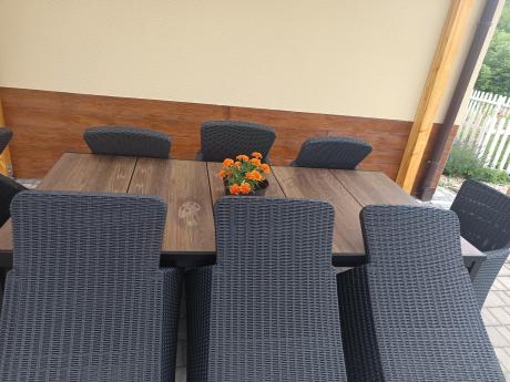Meble obiadowe na taras Portis Comfort ze stołem 200cm w kolorze orzecha i 8 fotelami