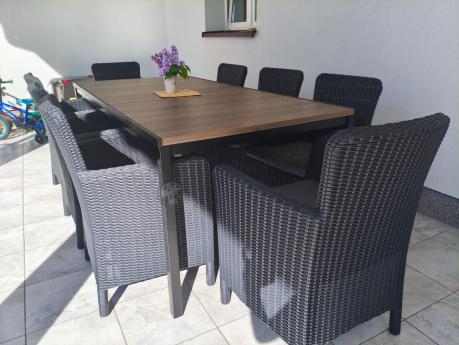 Meble obiadowe na taras Portis Comfort ze stołem 200cm w kolorze orzecha i 8 fotelami