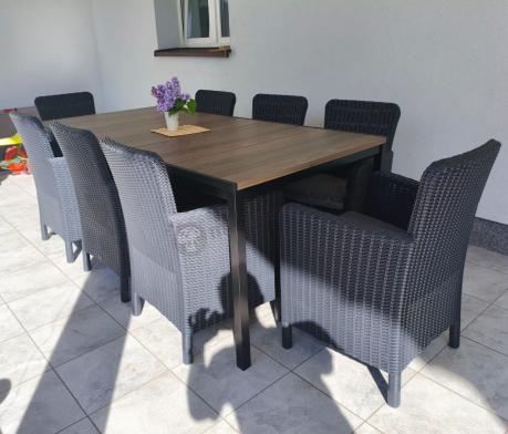 Meble obiadowe na taras Portis Comfort ze stołem 200cm w kolorze orzecha i 8 fotelami