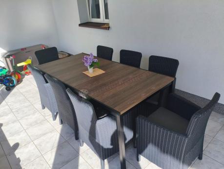 Meble obiadowe na taras Portis Comfort ze stołem 200cm w kolorze orzecha i 8 fotelami