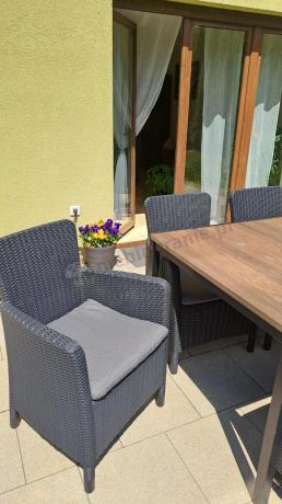 Meble obiadowe na taras Portis Comfort ze stołem 200cm w kolorze orzecha i 8 fotelami