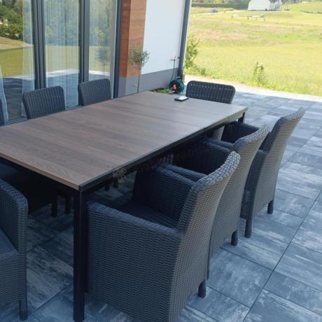 Meble obiadowe na taras Portis Comfort ze stołem 200cm w kolorze orzecha i 8 fotelami