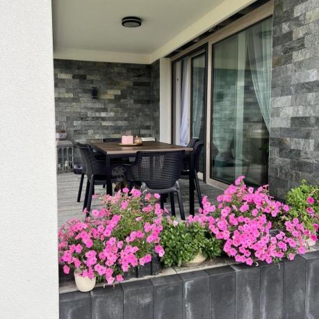 Meble obiadowe na taras Portis Slim ze stołem 160cm w kolorze orzecha i 6 fotelami