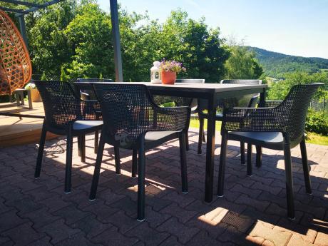 Meble obiadowe na taras Portis Slim ze stołem 160cm w kolorze orzecha i 6 fotelami