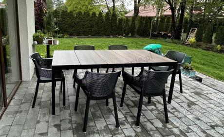 Meble obiadowe na taras Portis ze stołem 200cm w kolorze orzecha i 6 fotelami