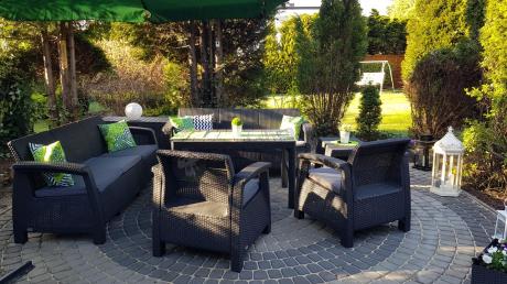 Meble ogrodowe z podnoszonym stołem