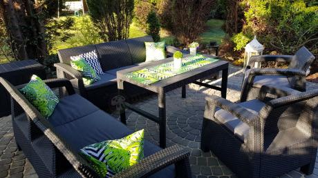 Meble ogrodowe z podnoszonym stołem