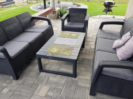 Meble ogrodowe z podnoszonym stołem