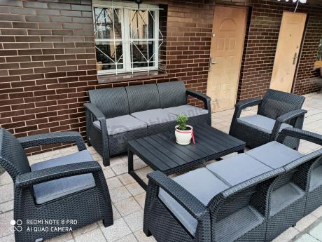 Meble ogrodowe z podnoszonym stołem