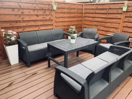 Meble ogrodowe z podnoszonym stołem