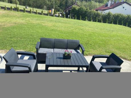 Meble ogrodowe z podnoszonym stołem