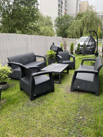 Meble ogrodowe z podnoszonym stołem