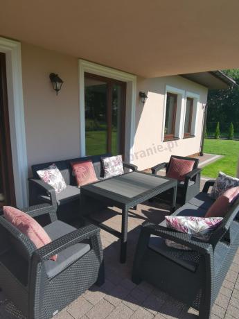 Meble ogrodowe z podnoszonym stołem