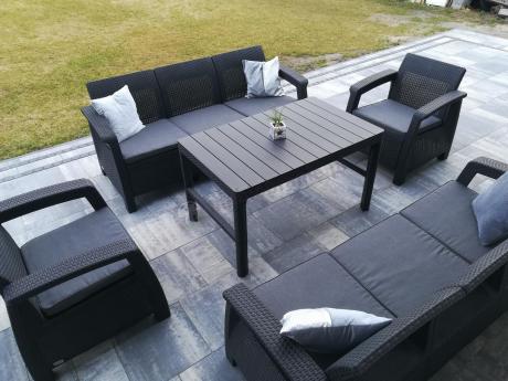 Meble ogrodowe z podnoszonym stołem