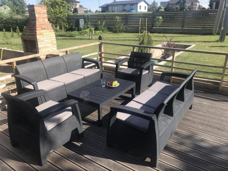Meble ogrodowe z podnoszonym stołem