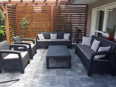 Meble ogrodowe z podnoszonym stołem