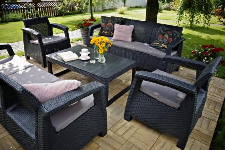 Meble ogrodowe z podnoszonym stołem