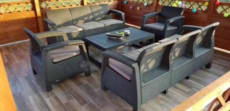 Meble ogrodowe z podnoszonym stołem