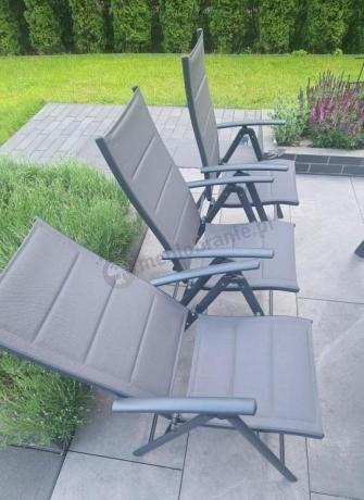 Meble ogrodowe Kantara z jasnoszarym rozkładanym stołem 241cm i 8 składanymi krzesłami grafitowymi