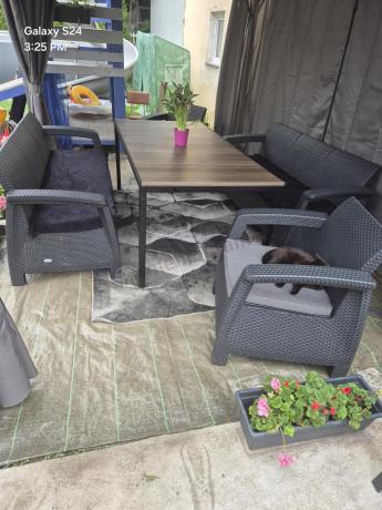 Meble ogrodowe na taras dla 8 osób, 2 sofy, 2 fotele, stół 200cm z drewnianym blatem Meblobranie CFM Plus grafit