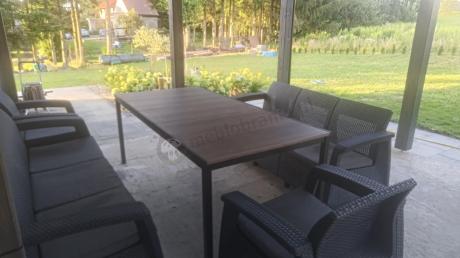 Meble ogrodowe na taras dla 8 osób, 2 sofy, 2 fotele, stół 200cm z drewnianym blatem Meblobranie CFM Plus grafit