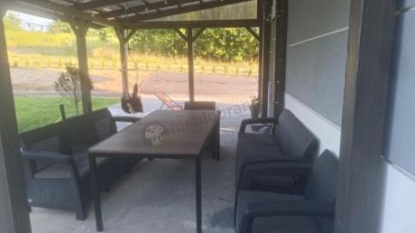 Meble ogrodowe na taras dla 8 osób, 2 sofy, 2 fotele, stół 200cm z drewnianym blatem Meblobranie CFM Plus grafit