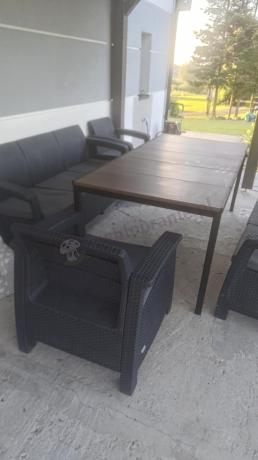 Meble ogrodowe na taras dla 8 osób, 2 sofy, 2 fotele, stół 200cm z drewnianym blatem Meblobranie CFM Plus grafit
