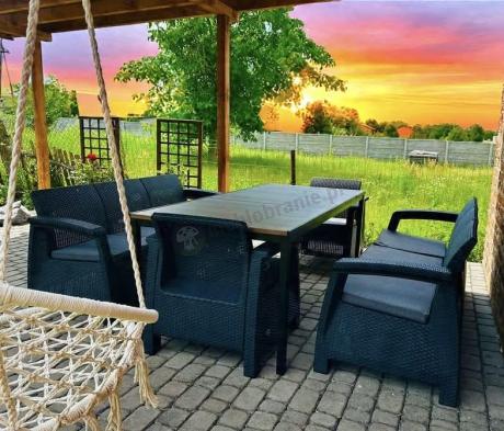 Meble ogrodowe na taras dla 8 osób, 2 sofy, 2 fotele, stół 200cm z drewnianym blatem Meblobranie CFM Plus grafit