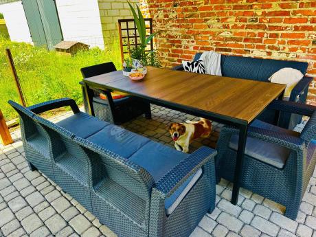 Meble ogrodowe na taras dla 8 osób, 2 sofy, 2 fotele, stół 200cm z drewnianym blatem Meblobranie CFM Plus grafit