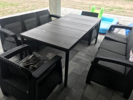 Meble ogrodowe na taras dla 8 osób, 2 sofy, 2 fotele, stół 200cm z drewnianym blatem Meblobranie CFM Plus grafit