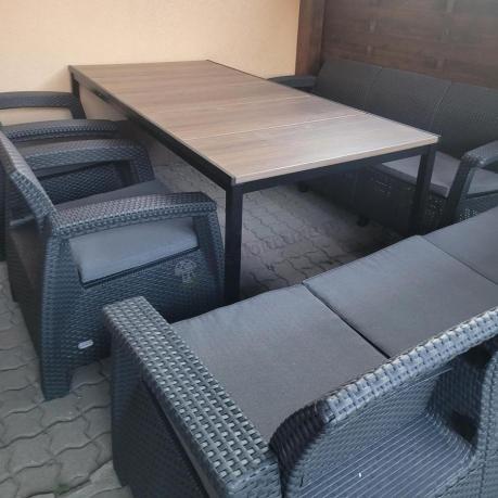Meble ogrodowe na taras dla 8 osób, 2 sofy, 2 fotele, stół 200cm z drewnianym blatem Meblobranie CFM Plus grafit