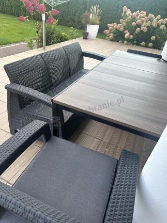 Meble ogrodowe na taras dla 8 osób, 2 sofy, 2 fotele, stół 200cm z drewnianym blatem Meblobranie CFM Plus grafit