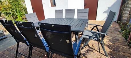 Meble ogrodowe obiadowe dla 8 osób Kantara ze stołem 160-240 cm i składanymi krzesłami